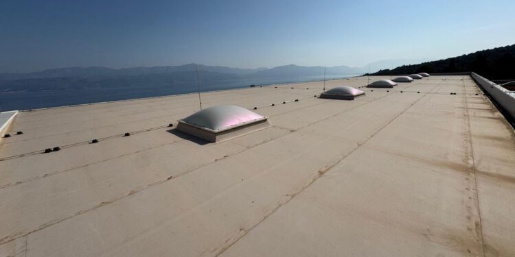 Vodovod i odvodnja Brača i Hvara u Supetru prelazi na vlastitu solarnu energiju