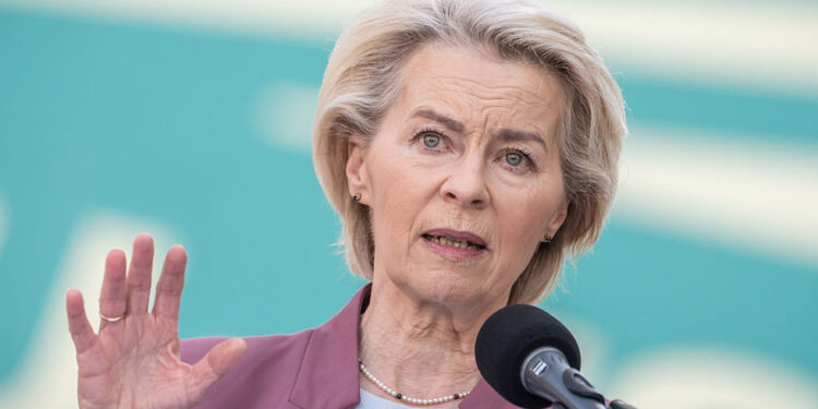 Von der Leyen kritikovana zbog ‘dvostrukih standarda’ (FOTO/VIDEO) — RT World News