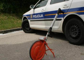 Vozačica (45) pometala aute po cesti, tri žene hitno prebačene u riječku bolnicu