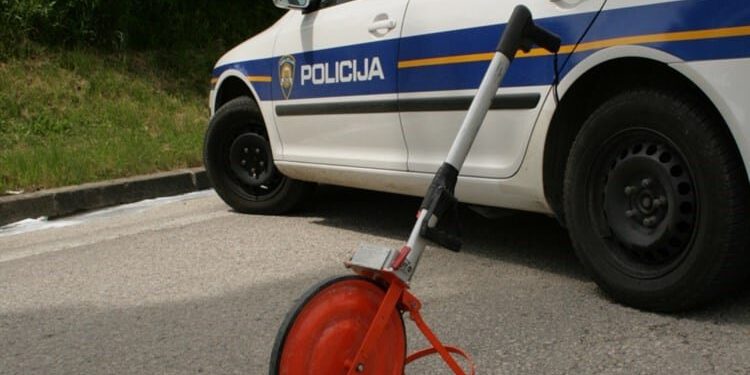 Vozačica (45) pometala aute po cesti, tri žene hitno prebačene u riječku bolnicu