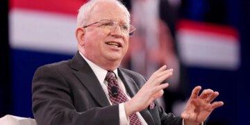 Vrhovni sud Kalifornije naložio je izuzeće odvjetnika Johna Eastmana povezanog s Trumpom