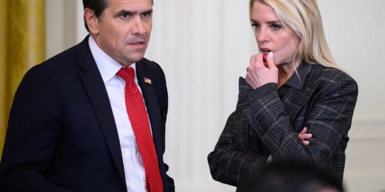 Vršitelj dužnosti generalnog direktora Todd Blanche planira se sljedeći tjedan preseliti u stari ured Pam Bondi, otkrivaju novi dopisi