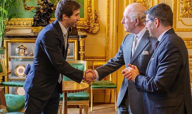 Zaboravljena bivša zvijezda Arsenala susreće kralja Charlesa nakon što je postao NAJBOGATIJI nogometaš na svijetu – i 10 puta bogatiji od Cristiana Ronalda – izgradivši biokemijsko carstvo