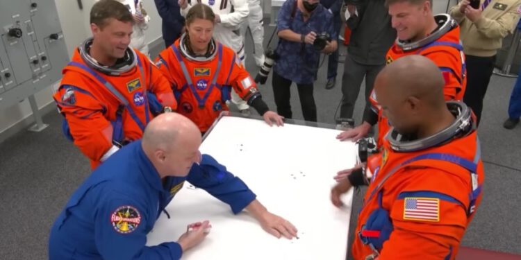 Zašto je posada Artemisa II uoči puta na Mjesec morala odigrati partiju karata?