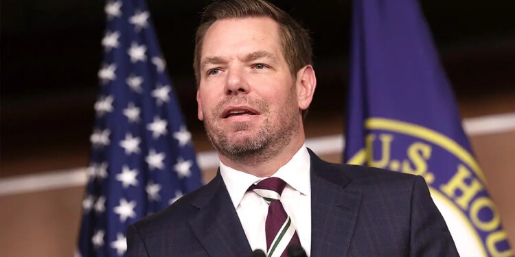 Zastupnik Eric Swalwell optužen da je nezakonito plaćao dadilju sredstvima kampanje