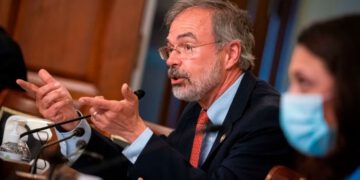 Zastupnik MAGA-e odgovara na izvješće optužujući ga da je svoju državu preplavio stranim radnicima