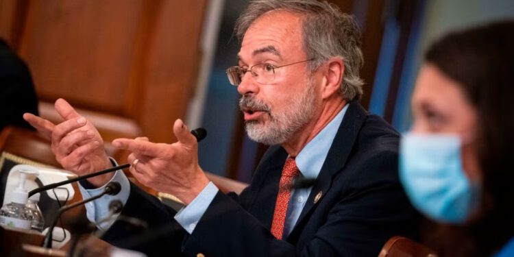 Zastupnik MAGA-e odgovara na izvješće optužujući ga da je svoju državu preplavio stranim radnicima