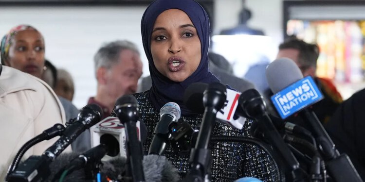 Zastupnik Tom Emmer kaže da je Omarov izmijenjeni financijski dokument ne opravdava