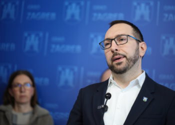 Zastupnik žestoko udario na Tomaševića: ‘Za svoje udruge imate, a za djecu u kolicima ne’