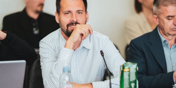 Zbog predsjednice kotara Grad planulo u Vijeću. Ivošević traži oduzimanje mandata, Šuta uzvratio: “Zabrinjava me tko vam daje informacije iz PU”