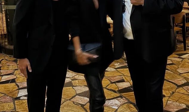 Zvijezda Fox Sportsa pod nadimkom ‘Gospodin Savršeni’ povezivana je s društvom s moćnim bivšim mužem… nakon što je njegov razlaz s PR guruom potaknuo čavrljanje u društvu