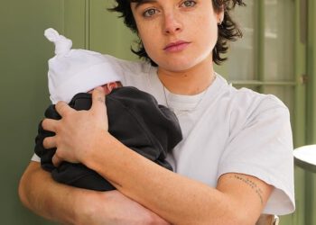 Zvijezda nesreće Naomi Chaya Wakszlak otkriva da je dočekala svoje prvo dijete dok na društvenim mrežama dijeli preslatke fotografije novorođenčeta