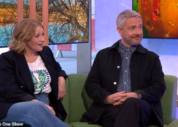 Zvijezde filma Love Actually Joanna Page i Martin Freeman uživaju u iznenađujućem ponovnom susretu u The One Showu – 22 GODINE nakon što su glumili u kultnom filmu