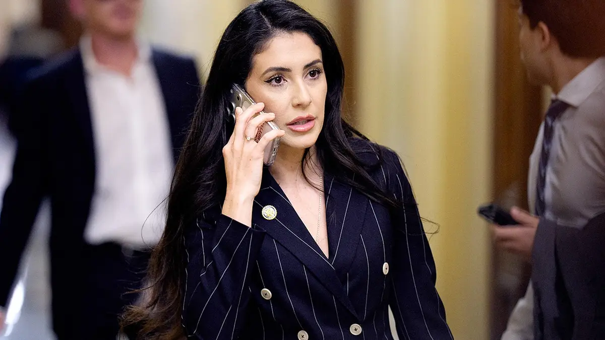 Zastupnica Anna Paulina Luna šeta ispred Capitola nakon što je Zastupnički dom glasovao o mjerama sigurnosti i Iranu.