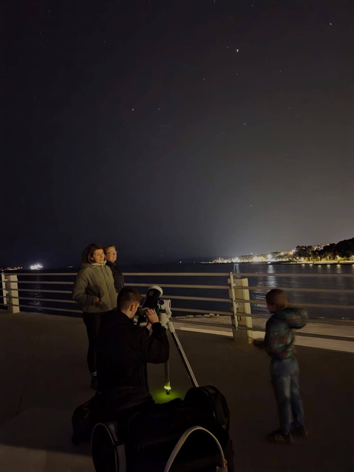 gledanje neba znjan foto press  1