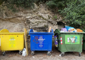 Grad − Ovo su nove naljepnice na kontejnerima, jasno je označeno što u svaki smijete baciti