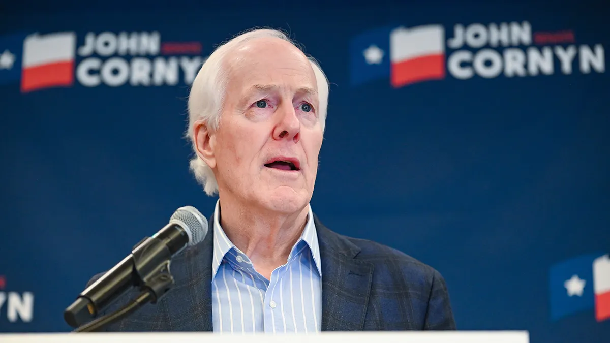 Sen. John Cornyn u razgovoru s medijima u Austinu, Texas.