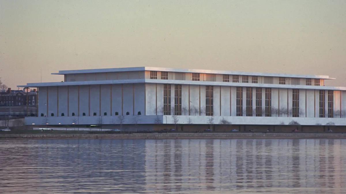 Kennedy Center na nedatiranoj fotografiji