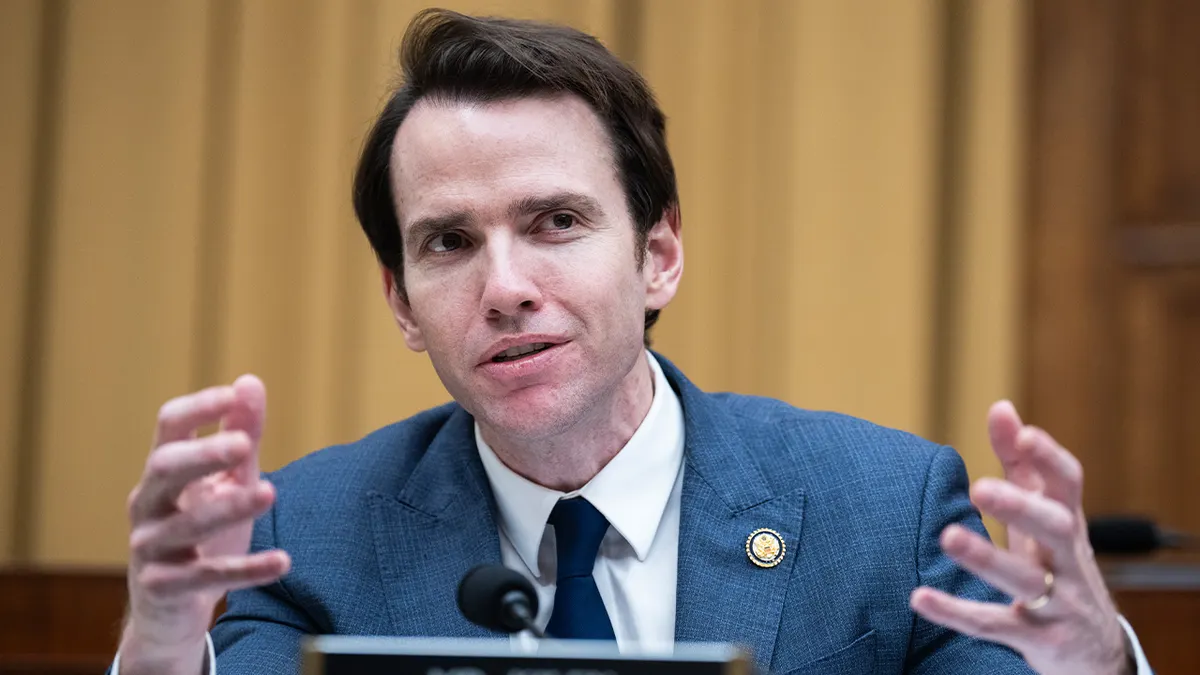 Zastupnik Kevin Kiley ispituje državnu tužiteljicu Pam Bondi tijekom saslušanja Predstavničkog odbora za pravosuđe