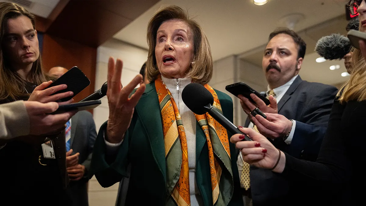 Kongresnica Nancy Pelosi u razgovoru s novinarima na američkom Kapitolu u Washingtonu, DC