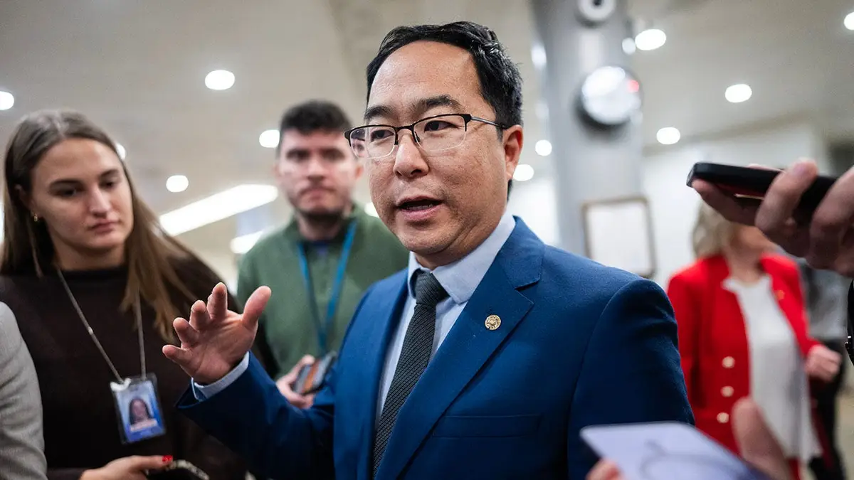 Senator Andy Kim glasa u američkom Kapitolu