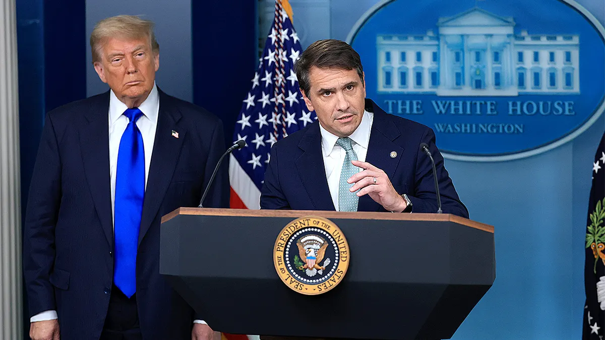 Todd Blanche govori na konferenciji za novinare WH s predsjednikom Donaldom Trumpom
