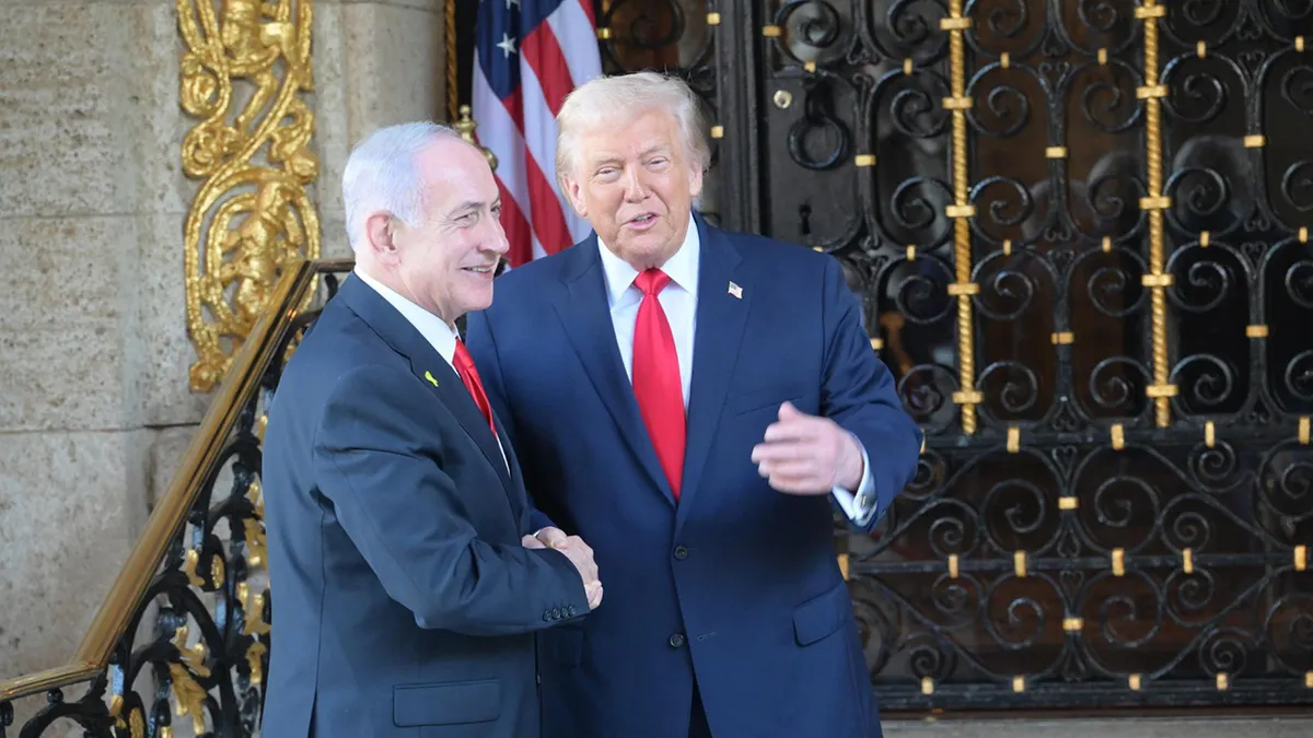 Predsjednik Donald Trump i izraelski premijer Benjamin Netanyahu sjede u Mar-a-Lagu