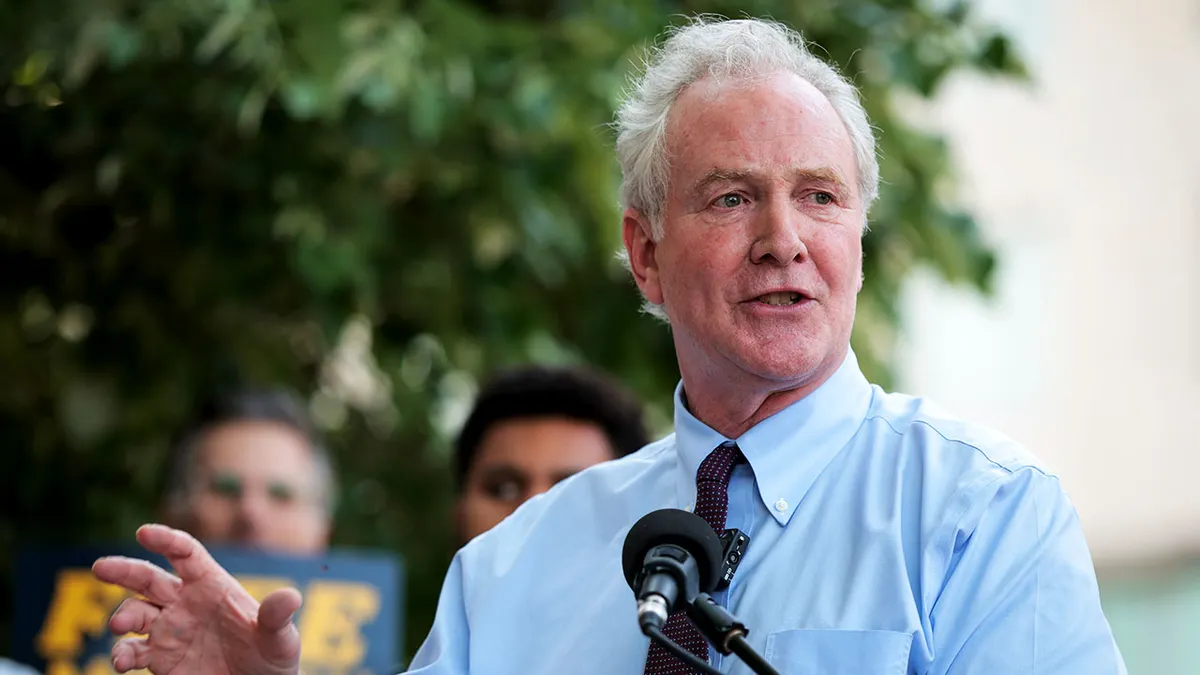 Sen. Chris Van Hollen, D-Med., govori.