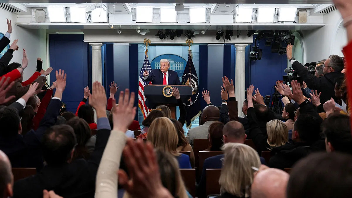 Američki predsjednik Donald Trump odgovarao je na pitanja novinara tijekom brifinga za novinare u Bijeloj kući.