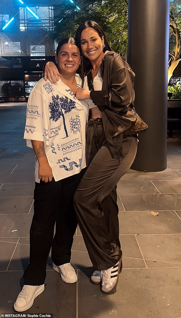 Sophie (35) je u petak navečer na Instagramu otkrila da ju je njezin 25-godišnji partner iz AFLW zvijezde zaprosio
