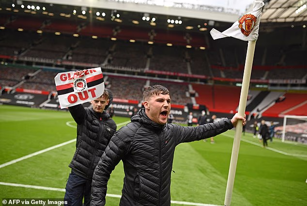 Gnujuće nezadovoljstvo zbog vlasništva obitelji Glazer nad Manchester Unitedom izbilo je u bijesu zbog uloge kluba u propaloj Europskoj Superligi