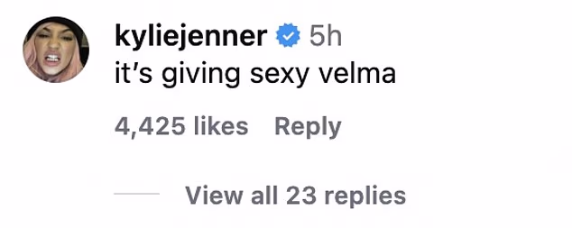 Njezini slavni prijatelji oglasili su se komentarima, a njezina BFF milijarderka Kylie Jenner ljupko ju je usporedila s likom Scooby-Dooa