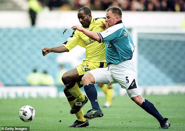 Morrison je pomogao dovesti City do stare Division One 1999., kao i do Premiershipa sljedeće godine