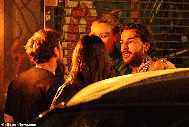 Grupa je započela svoju noćnu zabavu u londonskom hotelu od 18 sati do ponoći prije nego što se uputila u klub