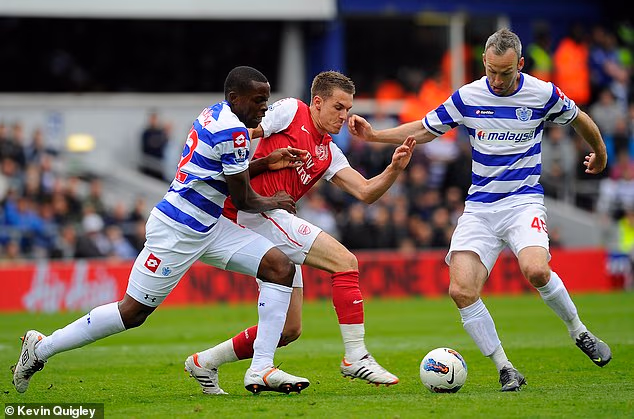 Derry je sin Shauna (desno) - koji je igrao u Premier ligi (na slici za QPR 2012.)