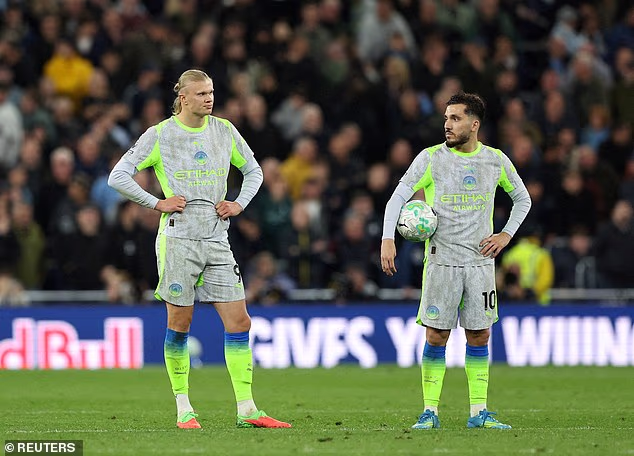 Manchester City je vratio inicijativu Arsenalu nakon remija protiv Evertona 3-3 u ponedjeljak