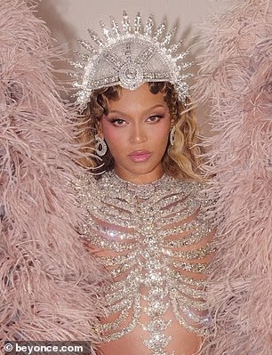 Beyonce je optužena da je fotošopirala svoje fotografije s Met Gale na društvenim mrežama kako bi izgledala laskavije