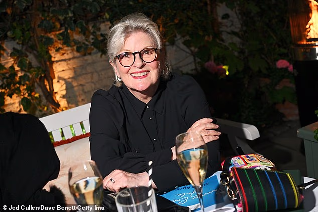 Kolegica glumica i dva puta nominirana za Oscara Brenda Blethyn, 80, također je bila prisutna, izgledajući vrlo mladoliko u elegantnoj košulji