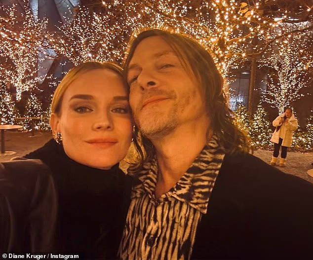 Kruger i Reedus su se prvi put susreli 2015. godine dok su snimali film pod nazivom Sky, a sljedeće su godine potaknuli nagađanja o romansi