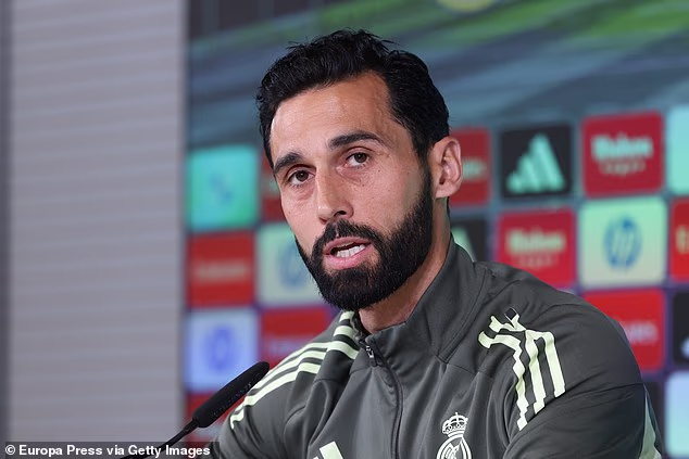 Alvaro Arbeloa inzistirao je da neće 'razapinjati' igrače u javnosti jer je šef Real Madrida preuzeo krivnju za njihove trenutne probleme