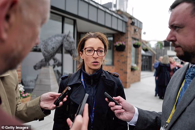 Službenica Chestera Eloise Quayle razgovara s medijima o situaciji na terenu u četvrtak