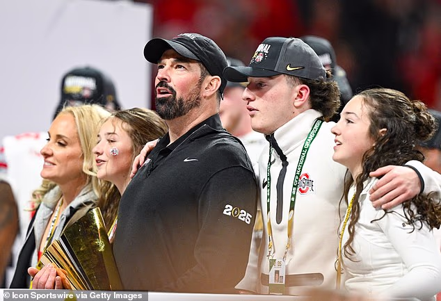 Ryan i RJ Day slikani su s članovima svoje obitelji nakon osvajanja naslova OSU-a NCAA 2025.
