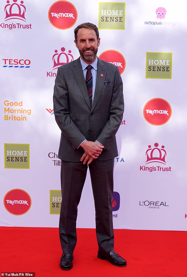 Sir Gareth Southgate također je bio nazočan i elegantno je izgledao u svijetlosivom odijelu