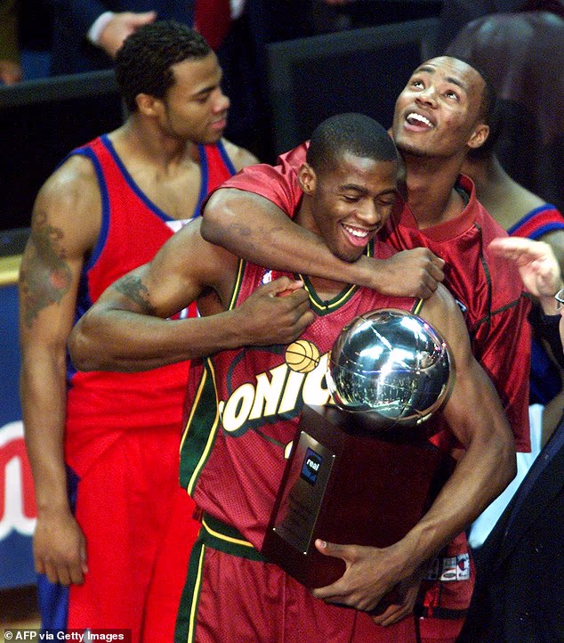Diplomirao iz Oklahoma Statea koji je 2000. postao prvi izbor Seattlea, Mason će 2001. pobijediti na NBA natjecanju za zakucavanje.