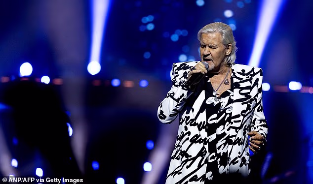 Irska je možda bojkotirala ovogodišnju Euroviziju, ali su pobijedili na natjecanju rekordnih sedam puta, pri čemu je Johnny Logan trijumfirao dva puta, prije nego što je pjesmu napisao za novu pobjedu