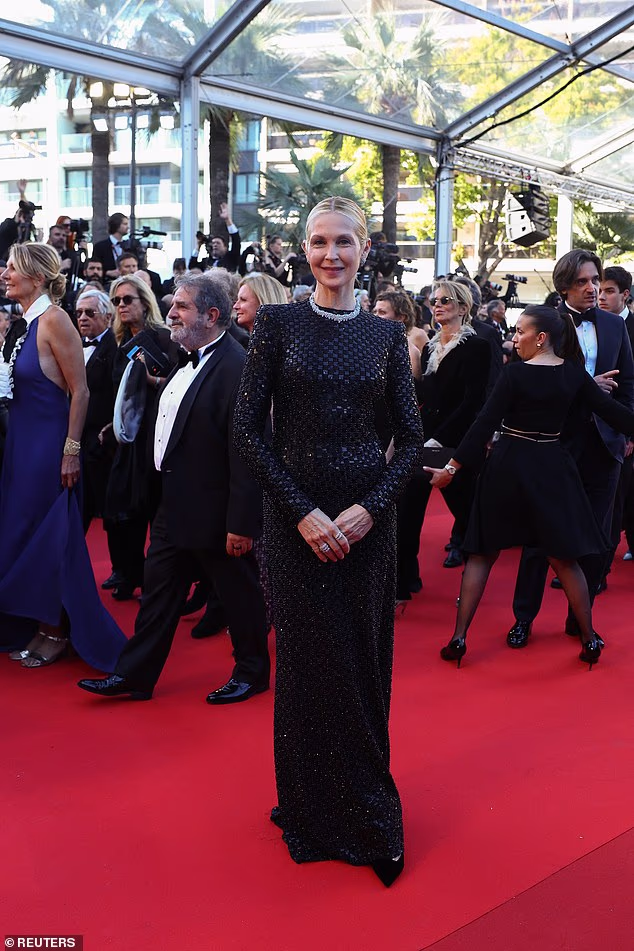 Zvijezda Tračerice Kelly Rutherford pozira na crvenom tepihu