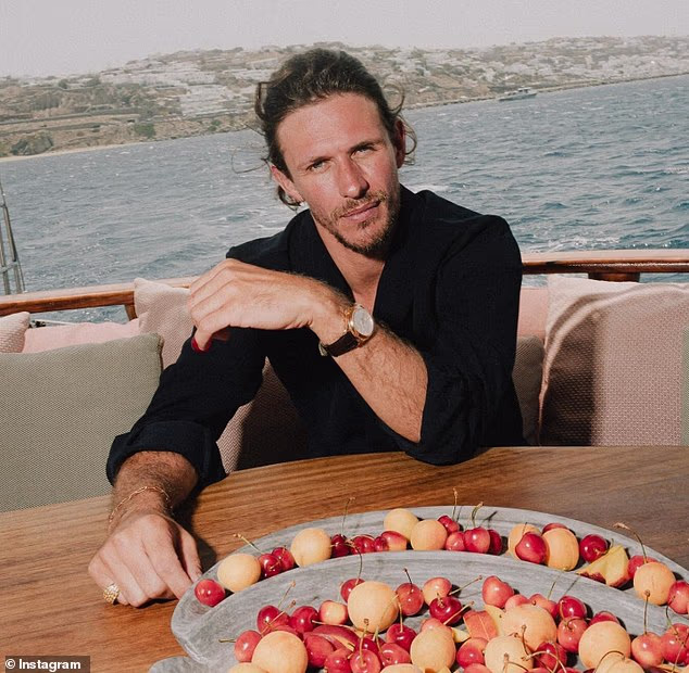 Gubitak dolazi samo nekoliko dana nakon što je bivša zvijezda TOWIE Jake Hall izgubio život nakon što je pretrpio katastrofalne ozljede dok je partijao u unajmljenoj vili na Mallorci