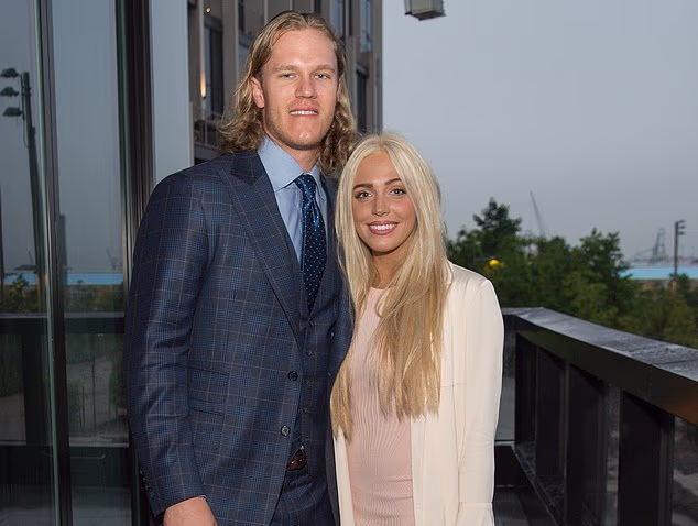 Syndergaard je počeo izlaziti s voditeljicom podcasta Call Her Daddy dok je igrao za Mets 2017.