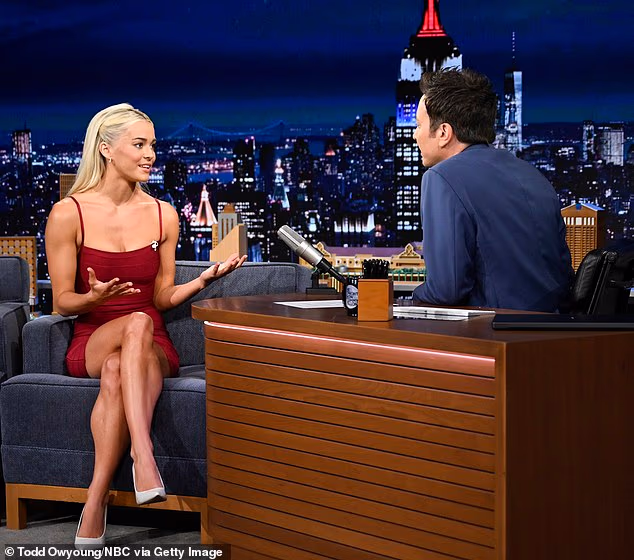 Dunne je posjetila The Tonight Show kako bi promovirala nekoliko nadolazećih projekata na svom horizontu