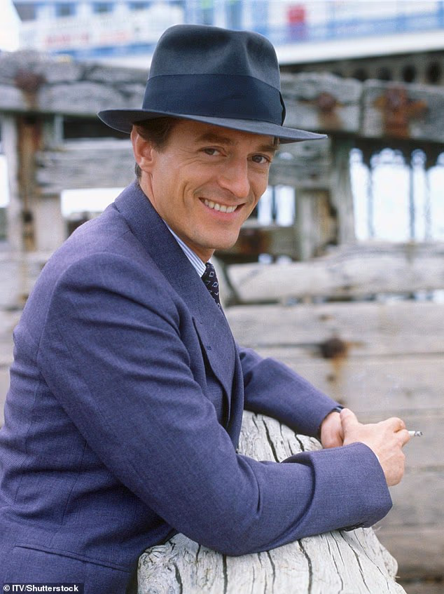 Ulogu je proslavio Nigel Havers u 'Šarmeru' 1986. godine